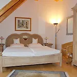 Hotel Sarbacher 3*